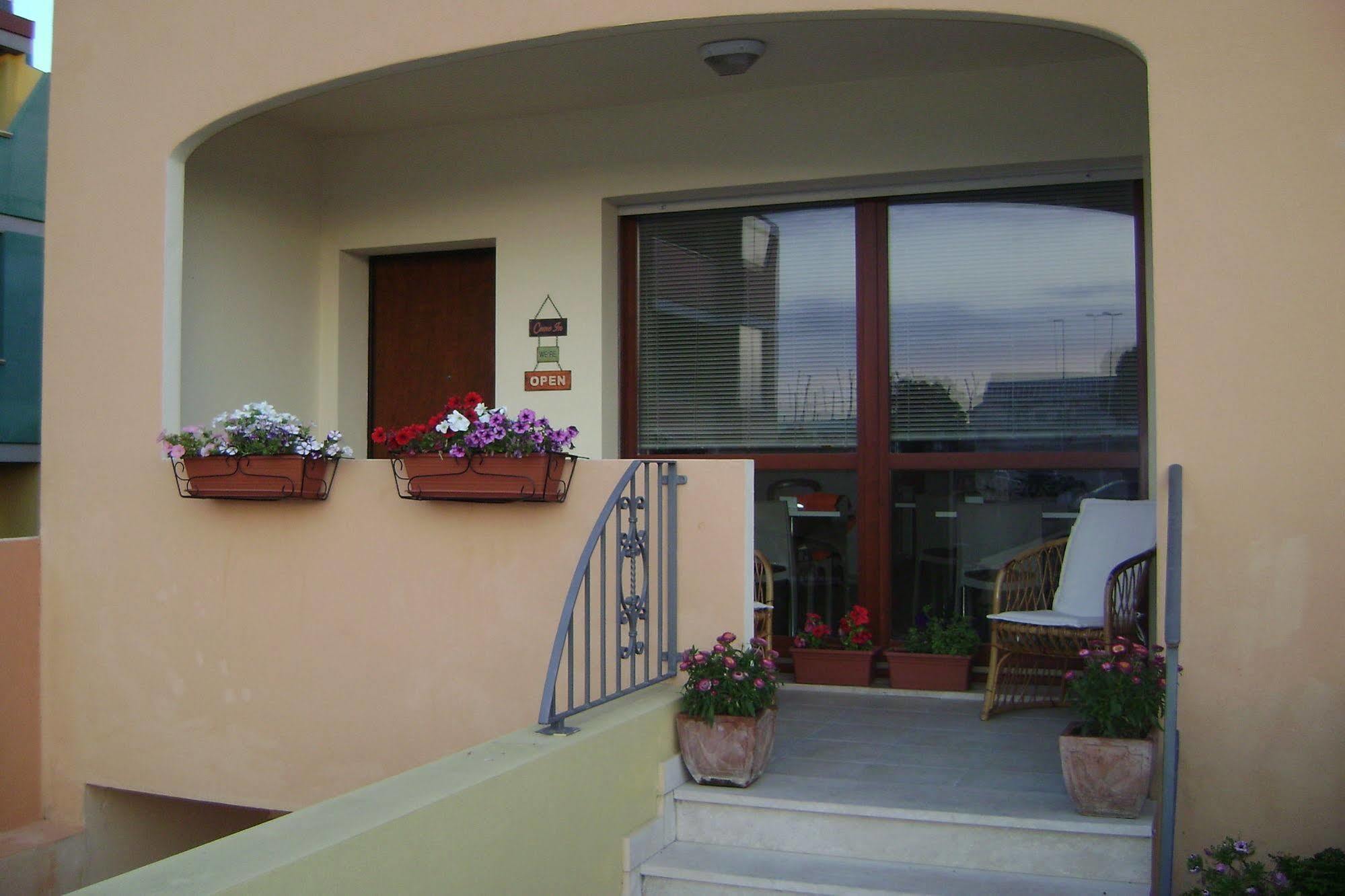 Sun&Sardinia Hotel Monserrato Exterior photo